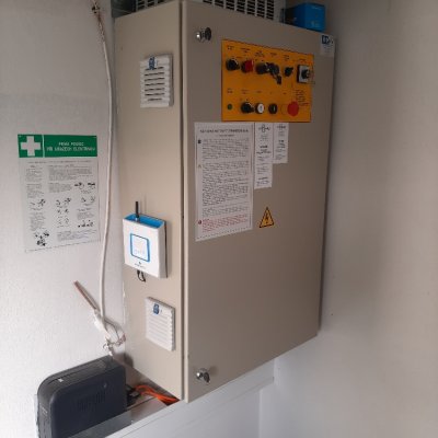 Elektrozařízení ve strojovně nákladního výtahu