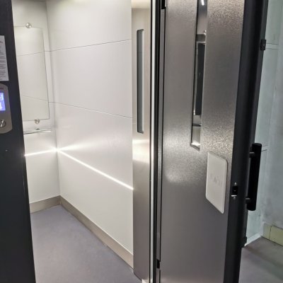 Vstupní dveře do kabiny osobního výtahu