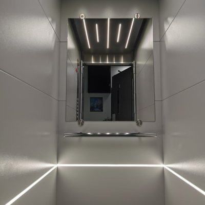 Moderní kabina osobního výtahu v Žilině na Slovensku