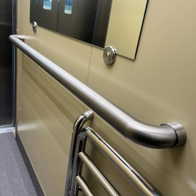 Madlo a další vybavení kabiny osobního výtahu