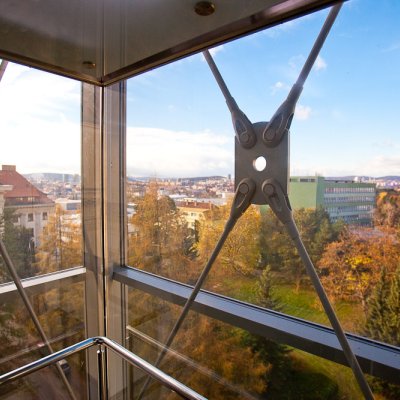 Panoramatický prosklený výtah v Brně, realizace od VÝTAHY, s.r.o.
