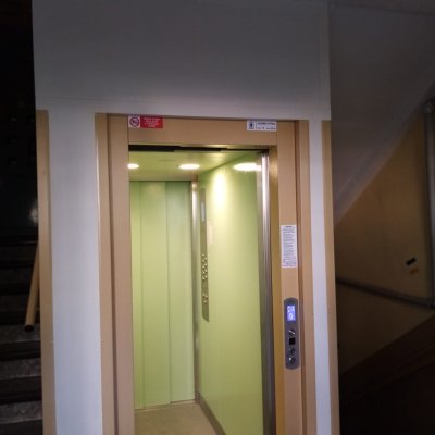 Osobní výtah Opava - pohled do kabiny menšího osobního výtahu