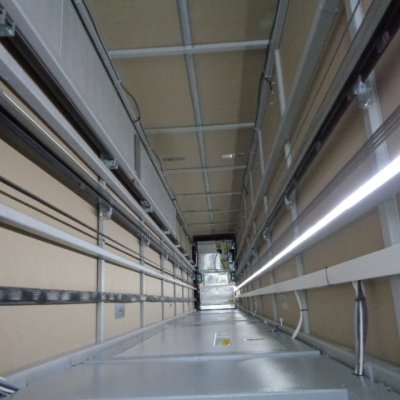 Modernizovaná výtahová šachta v panelovém domě