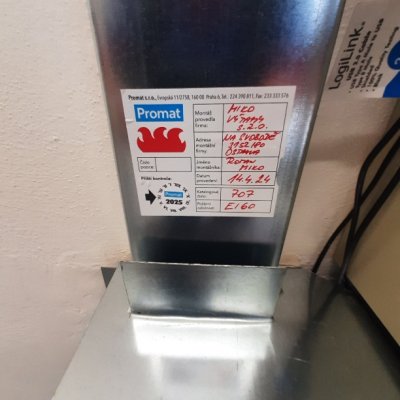 Osobní výtah Domov Na zámku Kyjovice - výrobní štítek