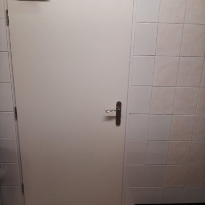 Dveře související s technickým zázemím výtahu