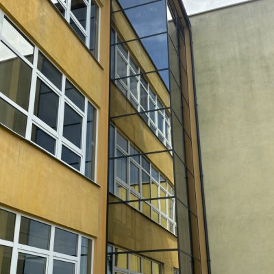 Těleso osobního výtahu na základní škole