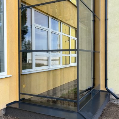 Prosklená šachta výtahu, realizace firmou VÝTAHY, s.r.o.