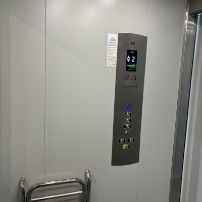 Ovládací panel osobního výtahu s displejem
